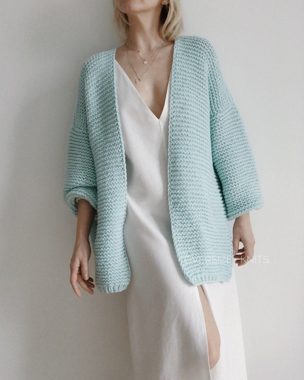 Chunky Hand Knit Wool Women Cardigan – Cozy Feel, Timeless Shape