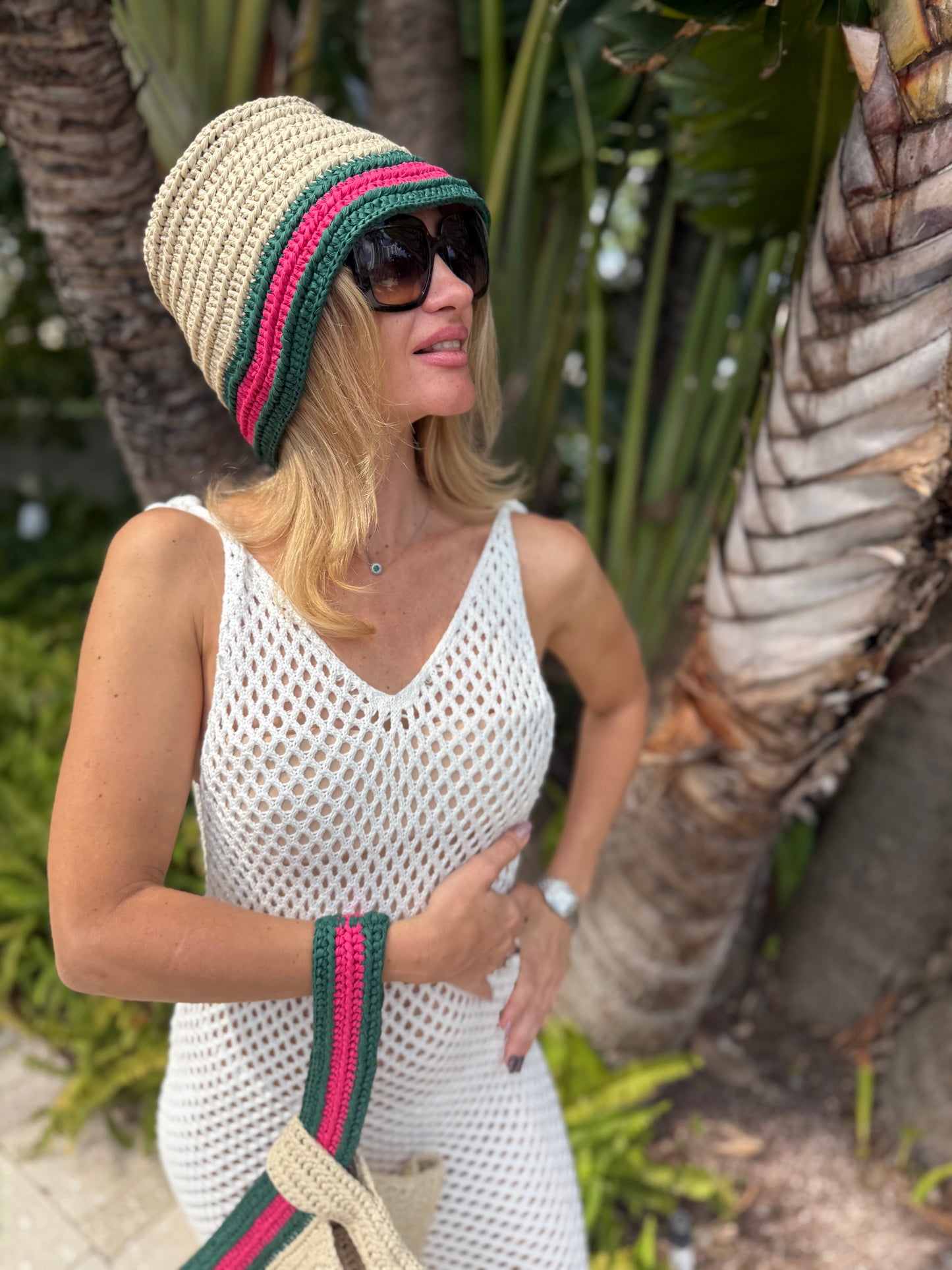 Trendy exclusive raffia set. Bucket hat and raffia knot bag