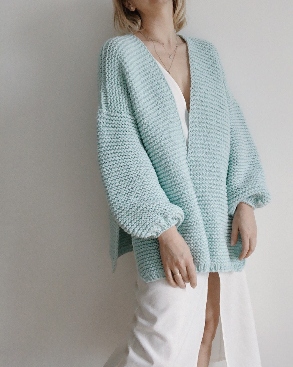 Chunky Hand Knit Wool Women Cardigan – Cozy Feel, Timeless Shape