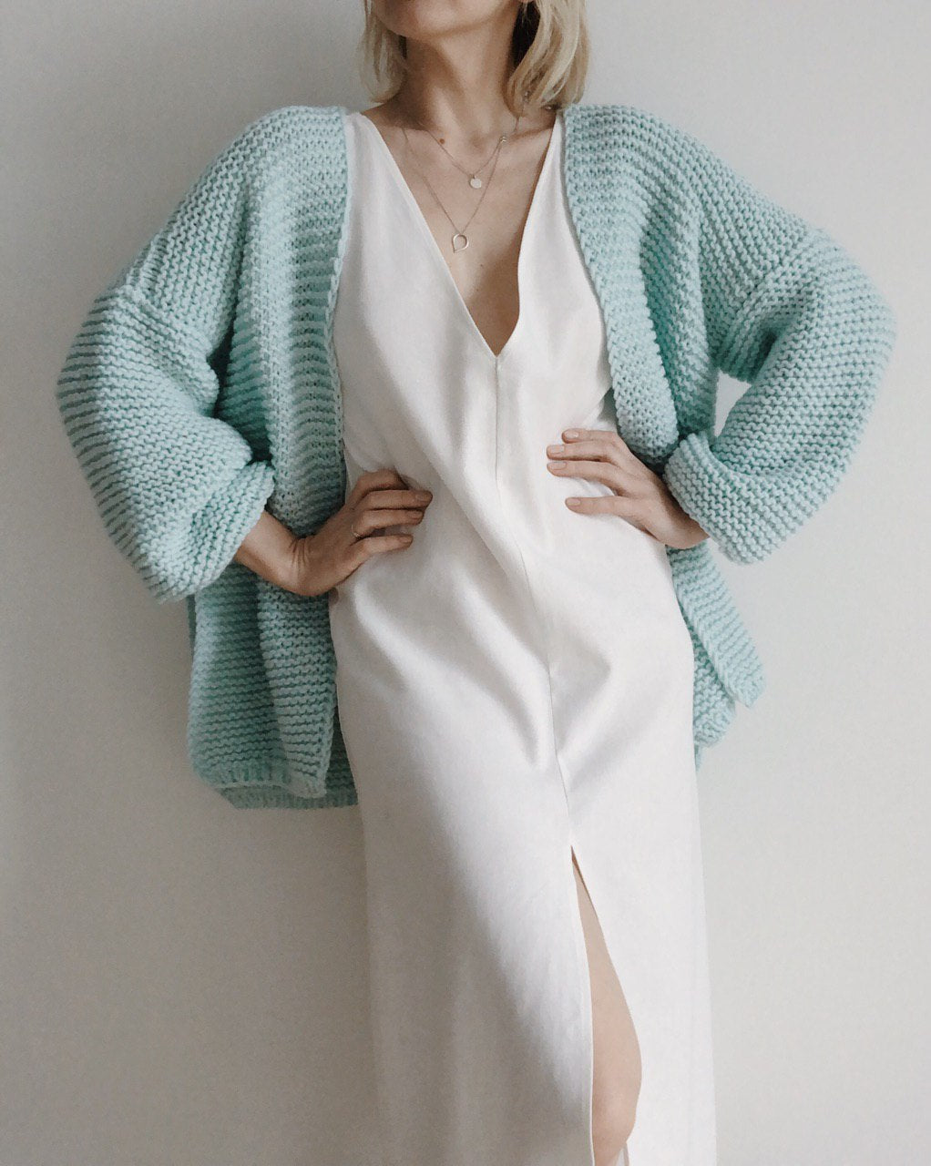 Chunky Hand Knit Wool Women Cardigan – Cozy Feel, Timeless Shape