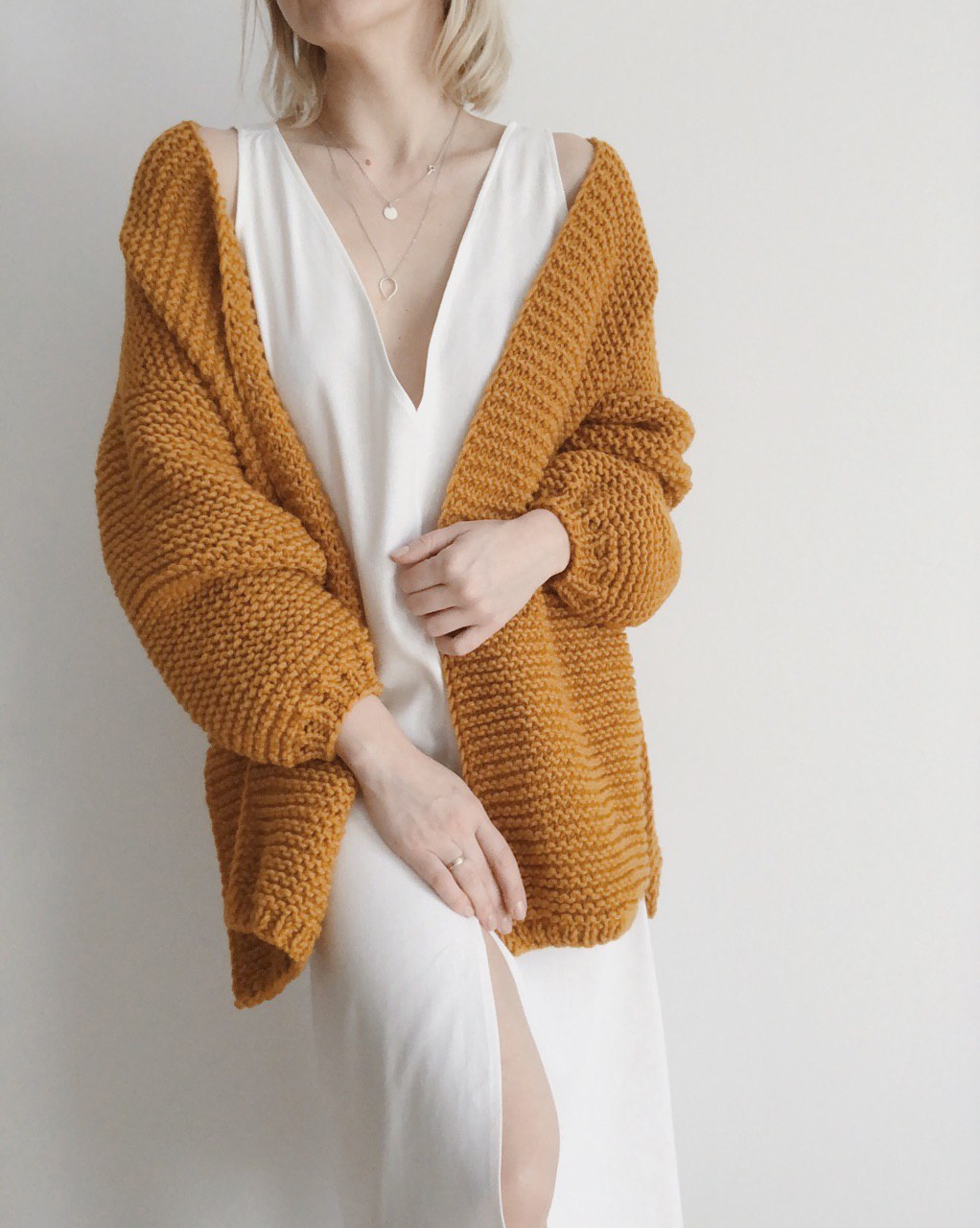 Chunky Hand Knit Wool Women Cardigan – Cozy Feel, Timeless Shape