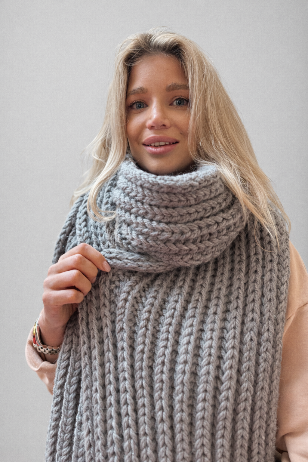 Oversized Grey Cable-Knit Scarf