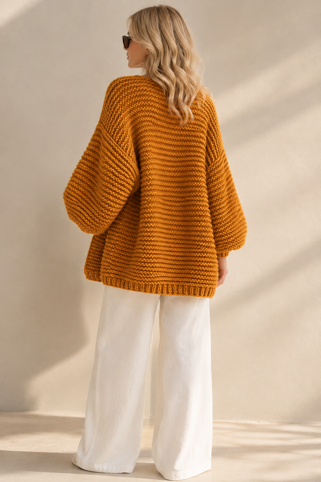 Chunky Hand-Knit Wool Cardigan – Cozy Feel, Timeless Shape