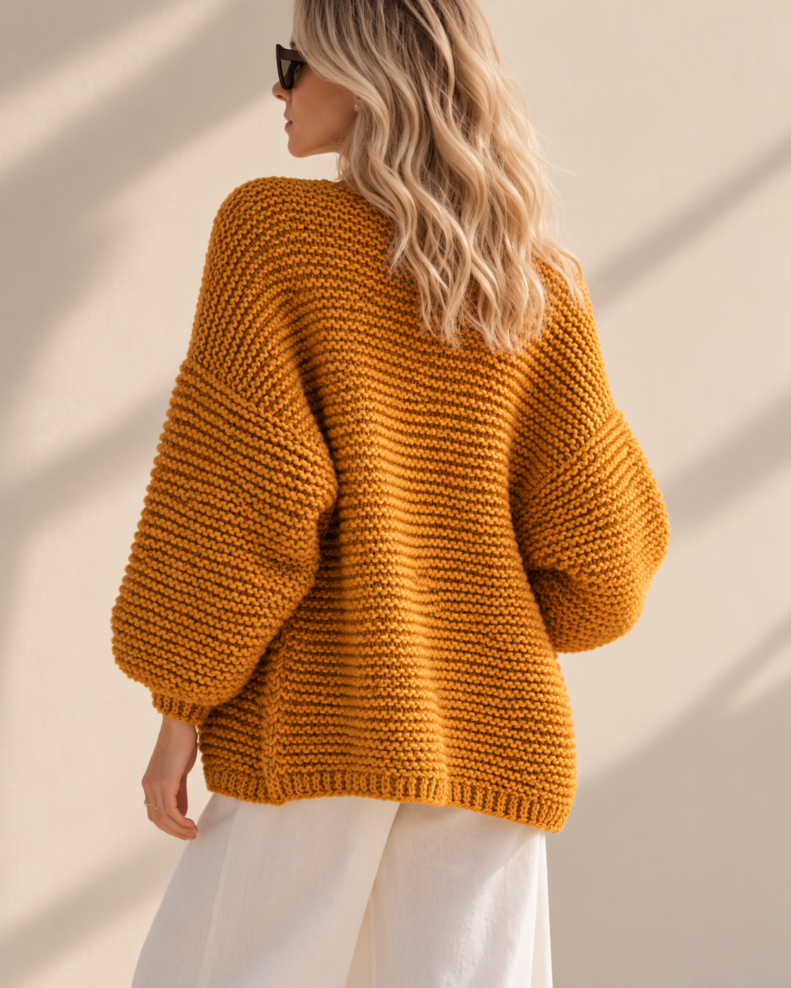 Chunky Hand-Knit Wool Cardigan – Cozy Feel, Timeless Shape